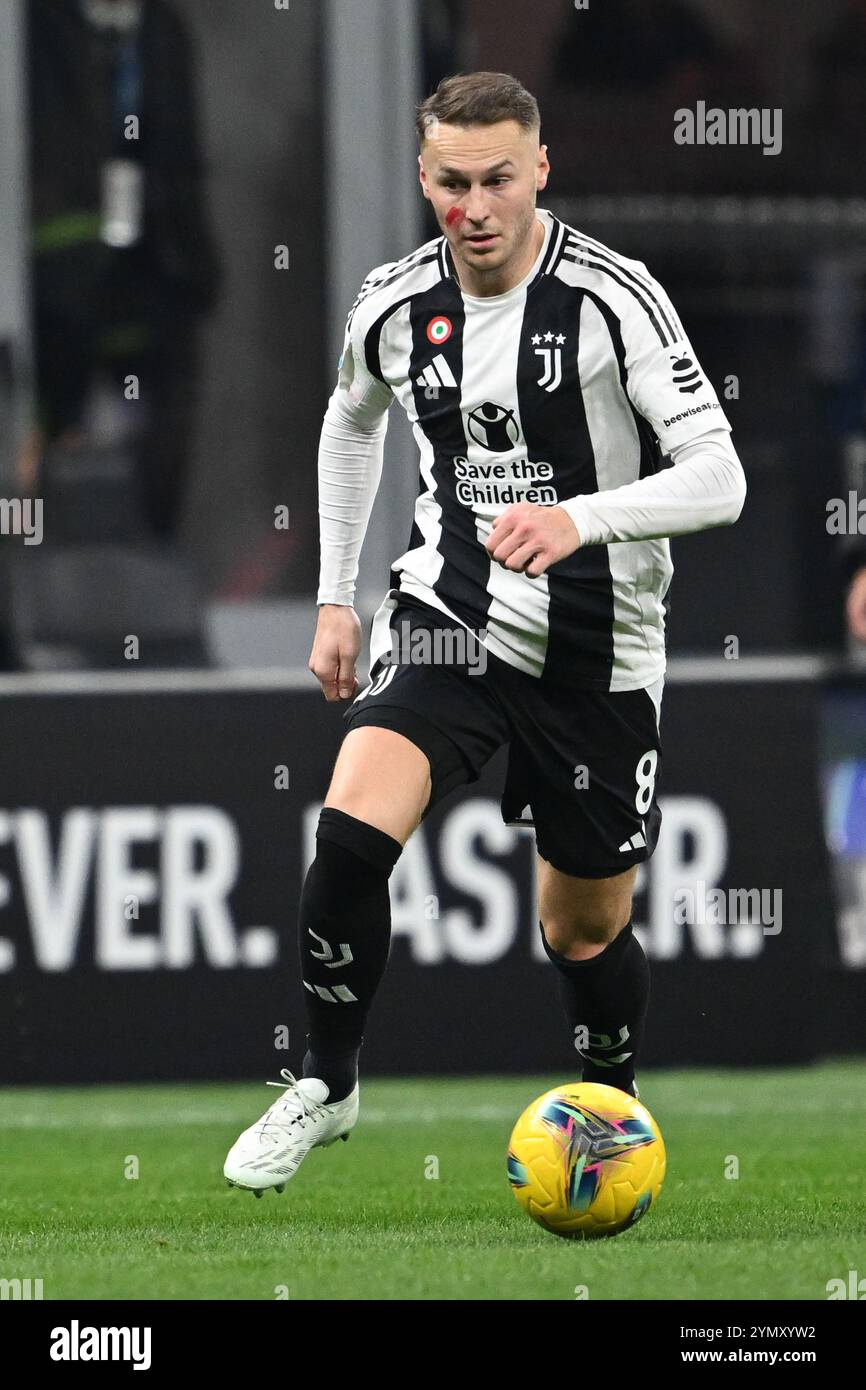 Teun Koopmeiners del FC Juventus durante la partita di calcio italiana di serie A tra l'AC Milan e l'FC Juventus il 23 novembre 2024 allo stadio Giuseppe Meazza San Siro Siro di Milano Foto Stock