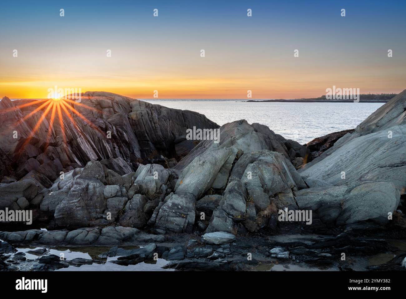Splendido tramonto sul False Harbour situato in nuova Scozia vicino a Cape Forchu e Yarmouth. Foto Stock