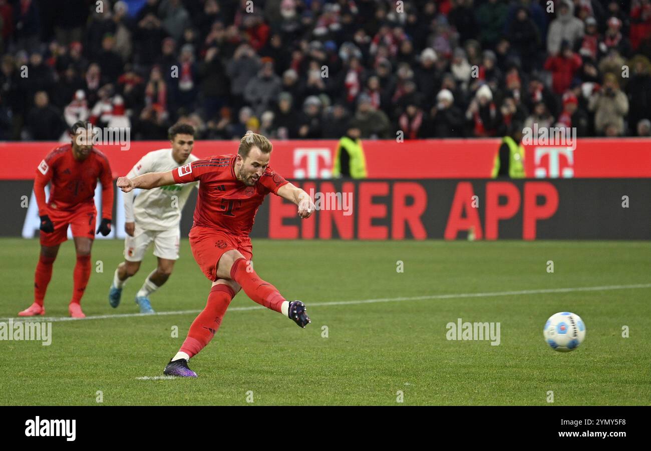 Rigore, calcio di rigore azione azione possibilità di gol Harry Kane FC Bayern Monaco FCB (09) Allianz Arena, Monaco, Baviera, Germania, Europa Foto Stock