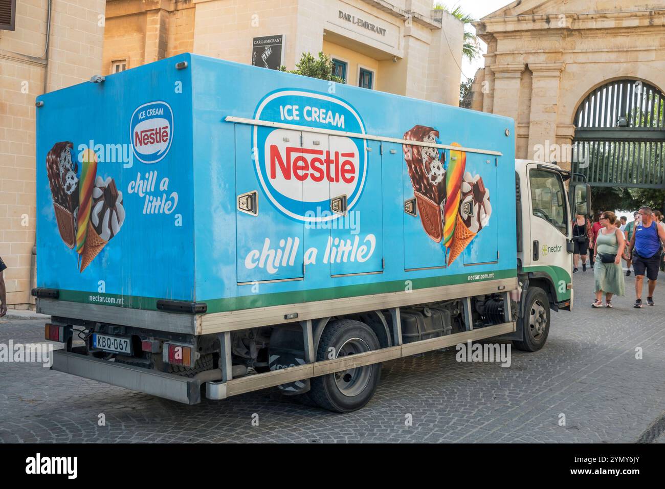 La Valletta Malta, gelati Nestle, camion per la consegna in congelatore, di proprietà di Nectar, Maltese Europe European EU, i visitatori viaggiano per turismo turistico Foto Stock