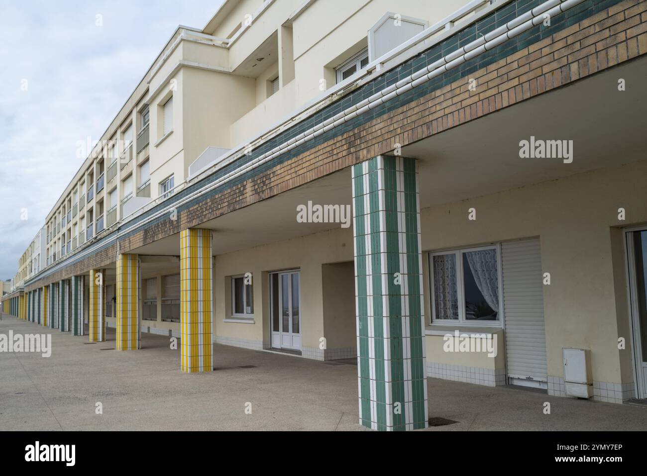 Fronte casa su una strada Foto Stock