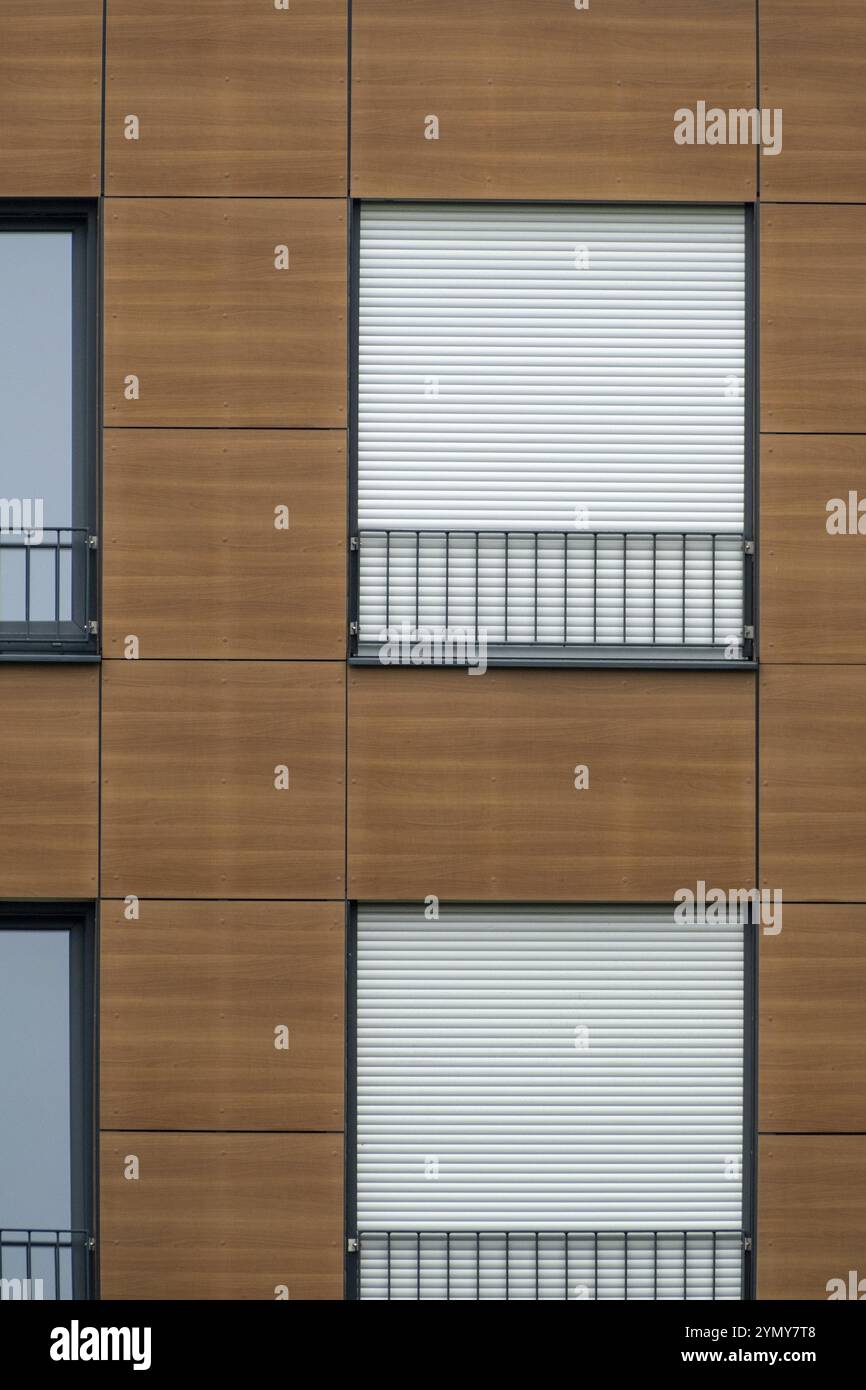 Facciata di edifici residenziali in centro città Foto Stock