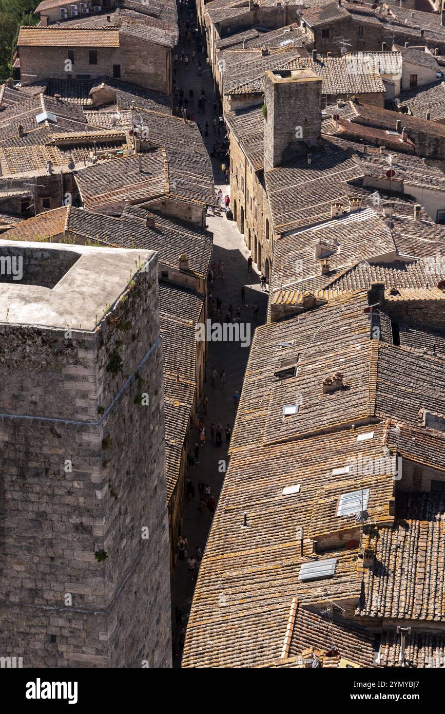 Ampia vista panoramica sul centro di San Gimignano, Torre Ficarelli in centro, vista da Torre grosso, Italia, Europa Foto Stock