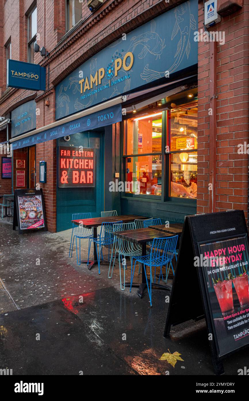 Tampopo Restaurant Rathbone Place Fitzrovia London - ristorante in stile Street food asiatico orientale vicino a Oxford Street Londra - parte del gruppo Tampopo. Foto Stock