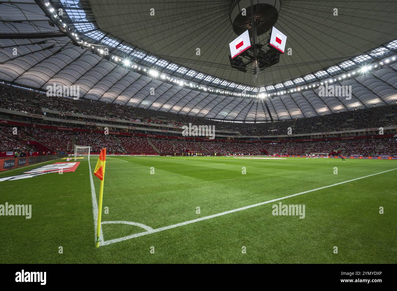 VARSAVIA, POLONIA - 7 GIUGNO 2024: Partita amichevole di calcio Polonia - Ucraina 3:1. Vista aerea dello stadio PGE Narodowy. Foto Stock
