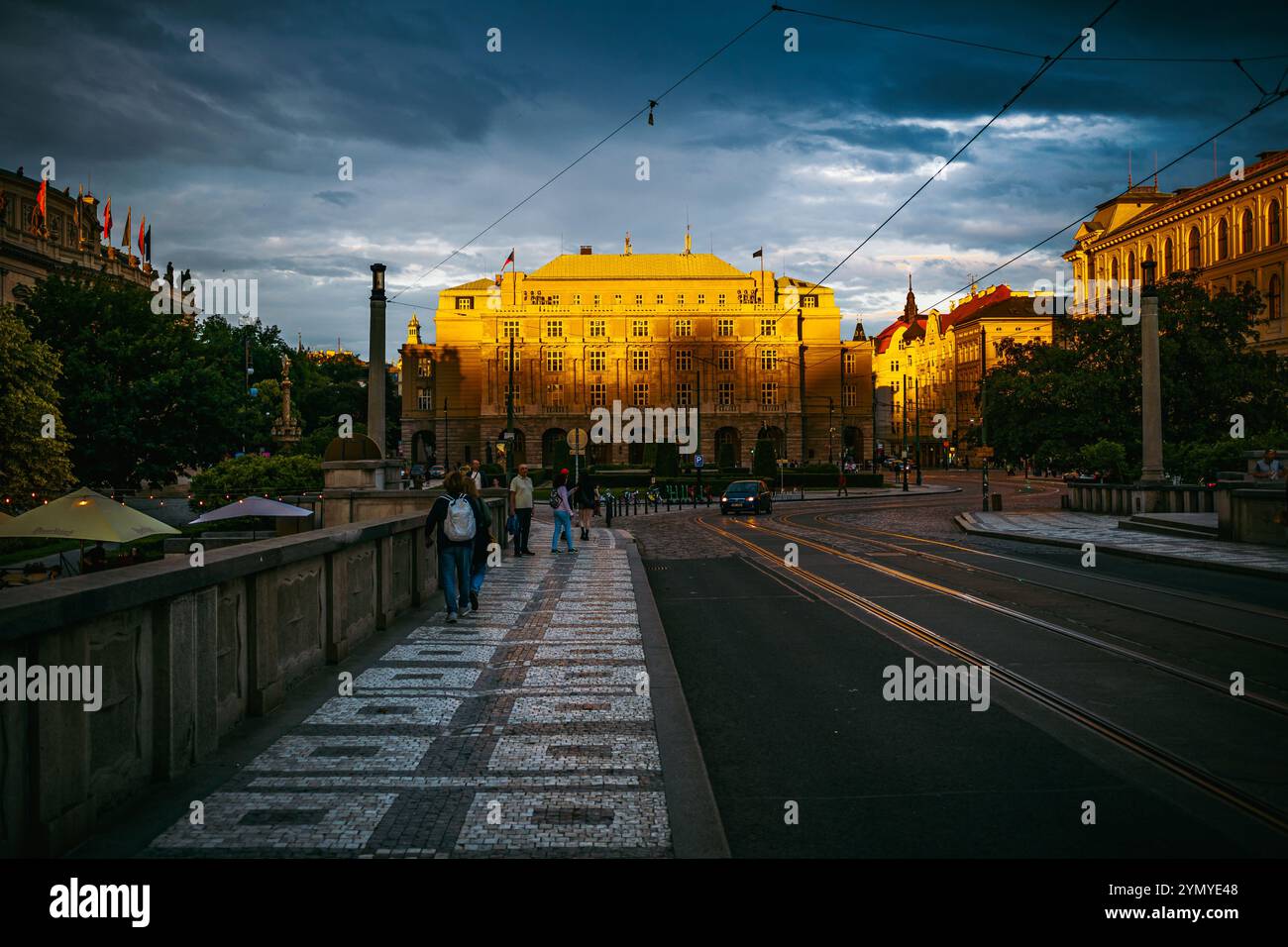 Facoltà di filosofia, Università Charles, tramonto, cielo drammatico Foto Stock