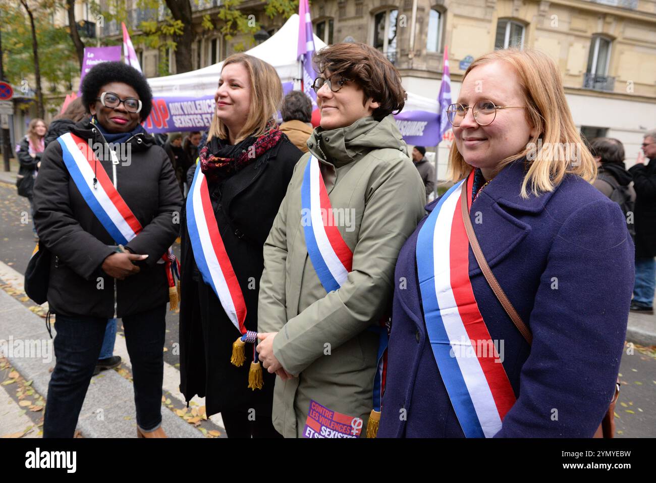 Les femmes sont descendues dans la rue à Paris pour demander Plus de Justice et de soutien aux femmes victime de Violences Foto Stock