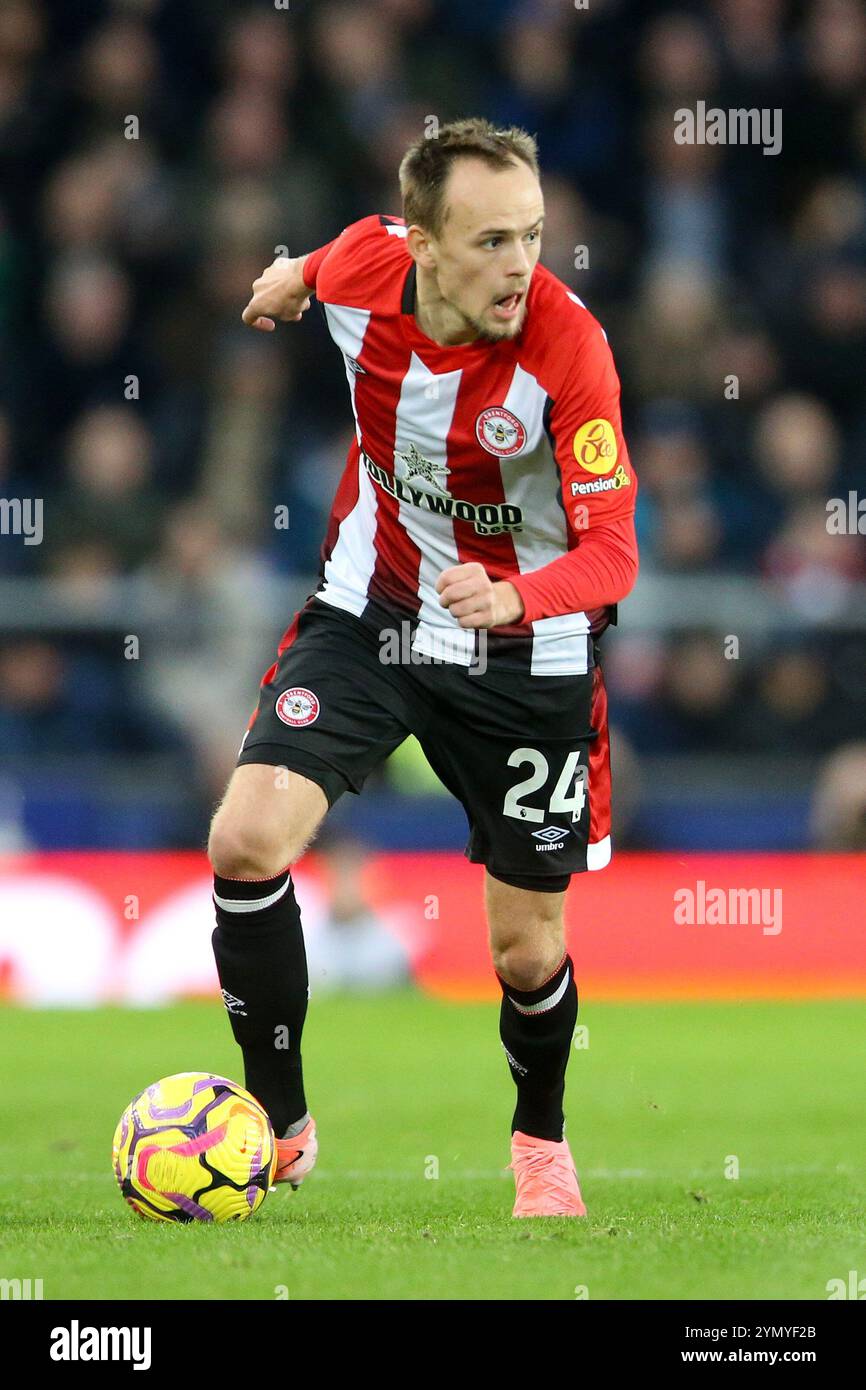 Liverpool, Regno Unito. 23 novembre 2024. Mikkel Damsgaard di Brentford in azione. Partita di Premier League, Everton contro Brentford al Goodison Park di Liverpool sabato 23 novembre 2024. Questa immagine può essere utilizzata solo per scopi editoriali. Solo per uso editoriale, foto di Chris Stading/Andrew Orchard fotografia sportiva/Alamy Live news credito: Andrew Orchard fotografia sportiva/Alamy Live News Foto Stock