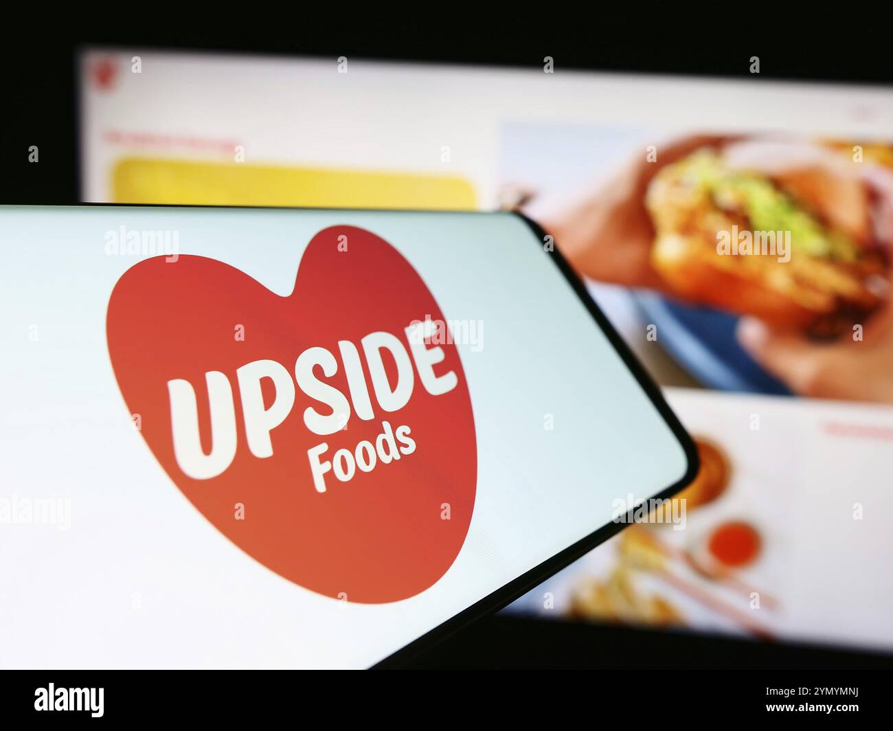 Stuttgart, Germania, 03-28-2024: Telefono cellulare con logo della società americana di carne colta upside Foods Inc. Davanti al sito web aziendale. Concentrati sul cent Foto Stock