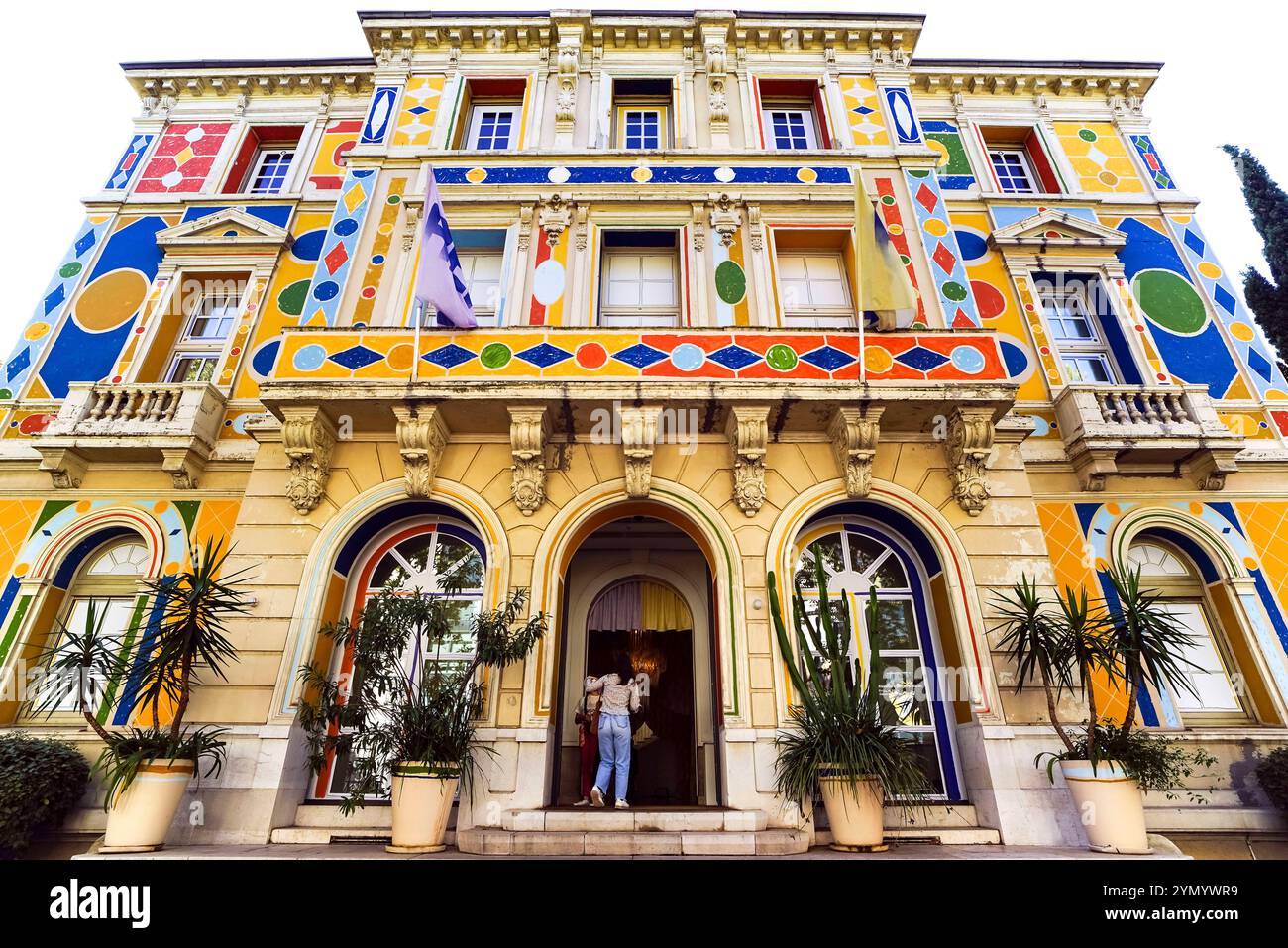 HÃ tel des Arts Toulon - Zentrum für zeitgenössische Kunst 20241031am765 HÃ tel des Arts zeitgenössische Kunst Museum Ausstellungen moderne Kunst, Kunstmuseum, Kunstwerke, Kunstszene, Avantgarde, Künstler, Malerei, Skulpturen, Kunstinstallation, Kunstgalerie, Kreativität, Inspiration, Kunstförderung, Kunstsammlung, Kunstgeschichte, Kunstvermittlung, Design, Exponate, Kunstobjekte, Museumskultur, Besucher, Kunstkritik, Kunstmarkt, Kulturzentrum, Kunstpädagogik, Kunstliebhaber, Kunstspaziergang, kulturelles Erbe, Kunstschaffen, Interaktive Kunst, künstlerischer Ausdruck, Kunstfotografie, Kunstvi Foto Stock