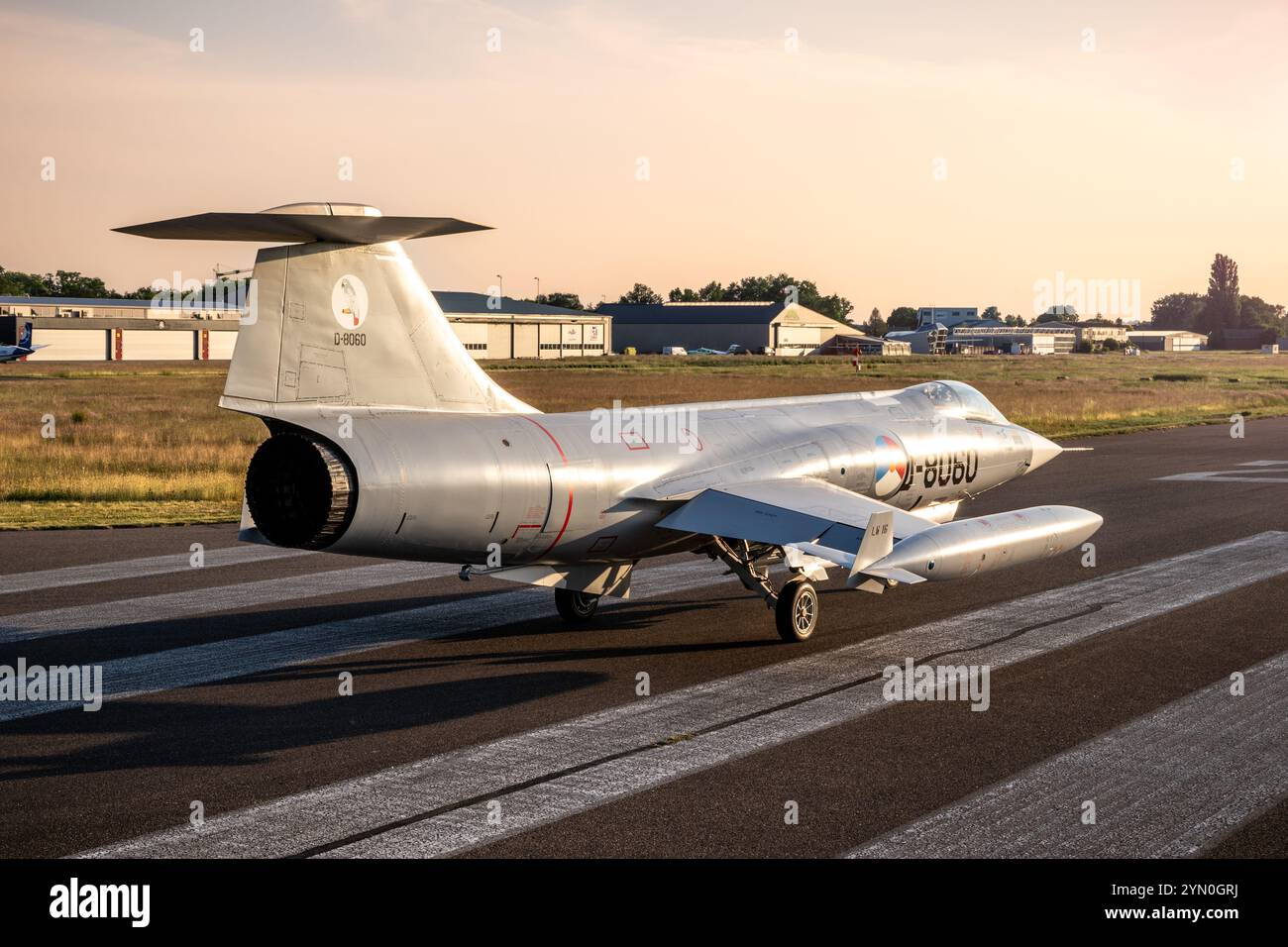 Ex Royal Netherlands Air Force Lockheed F-104G Starfighter caccia jet sulla pista di Teuge Airport. Teuge, Paesi Bassi - 4 giugno 2022 Foto Stock