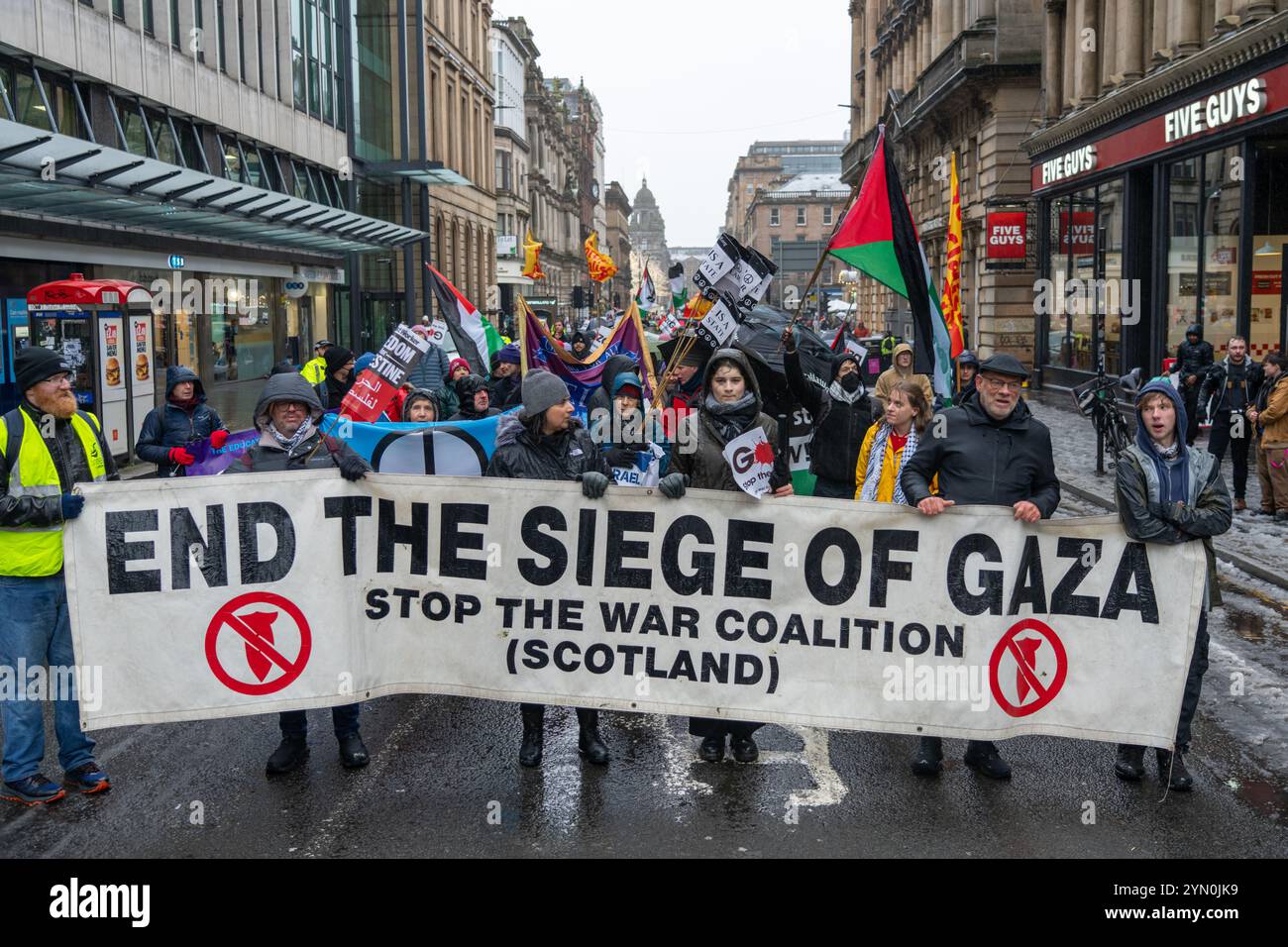 Glasgow, Scozia, Regno Unito. 23 novembre 2024. Stop alla dimostrazione nazionale della War Coalition a Glasgow, co-organizzata con lo Scottish Trades Union Congress (STUC) e lo Scottish CND e sostenuta da PCS Scotland RMT Scotland Educational Institute of Scotland UCU - University and College Union Fire Brigades Union Scotland per chiedere «la fine di tutte le vendite di armi a Israele». Credito R.. Gass/Alamy Live News Foto Stock