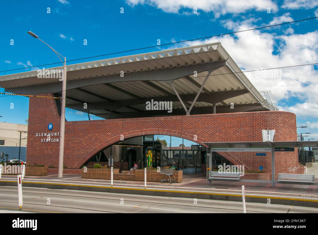 New Glen Huntly Station sulla Frankston Line di Melbourne, è stata inaugurata nel luglio 2023 in seguito al Level Crossing Removal Project. Victoria, Australia Foto Stock