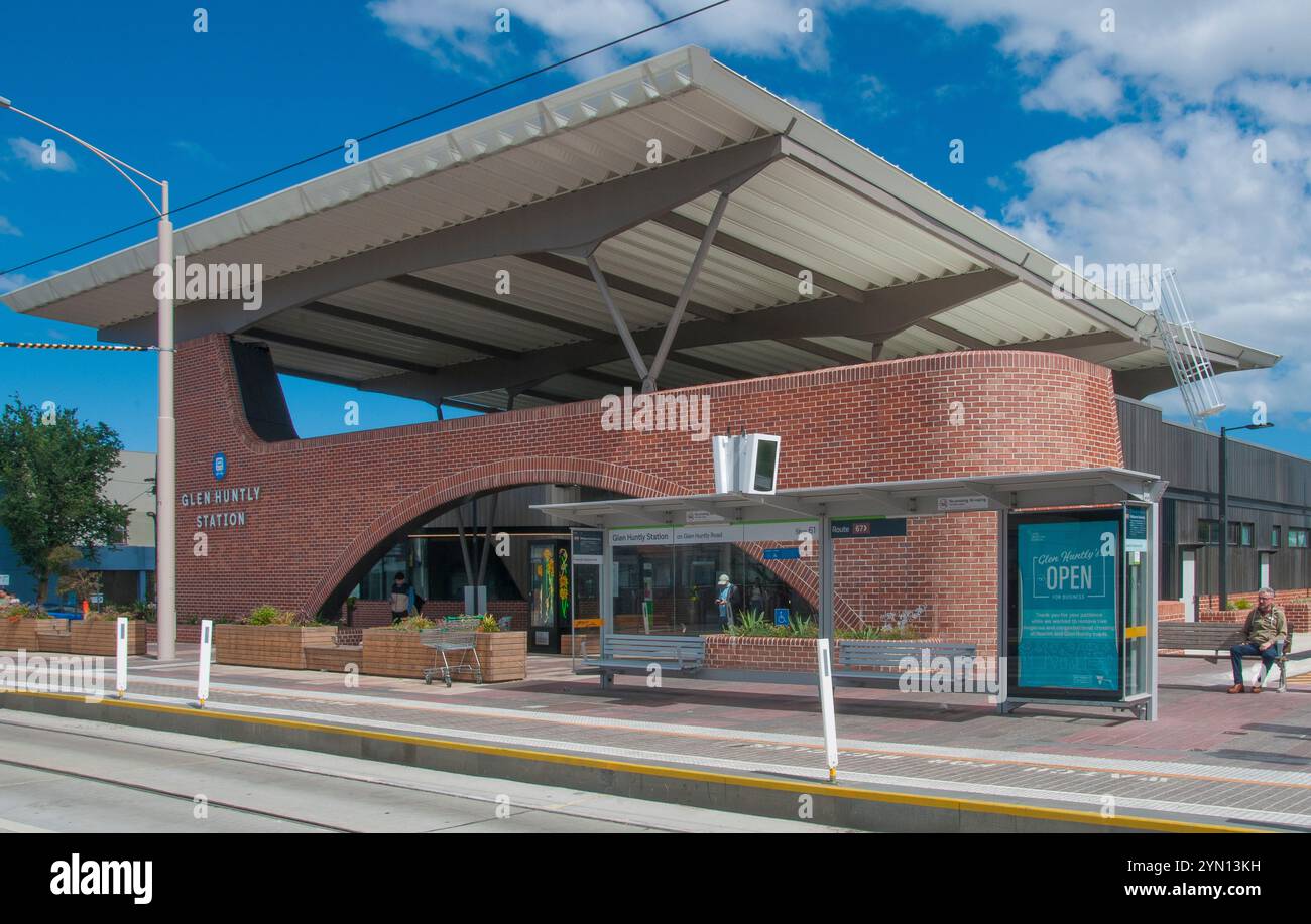 New Glen Huntly Station sulla Frankston Line di Melbourne, è stata inaugurata nel luglio 2023 in seguito al Level Crossing Removal Project. Victoria, Australia Foto Stock