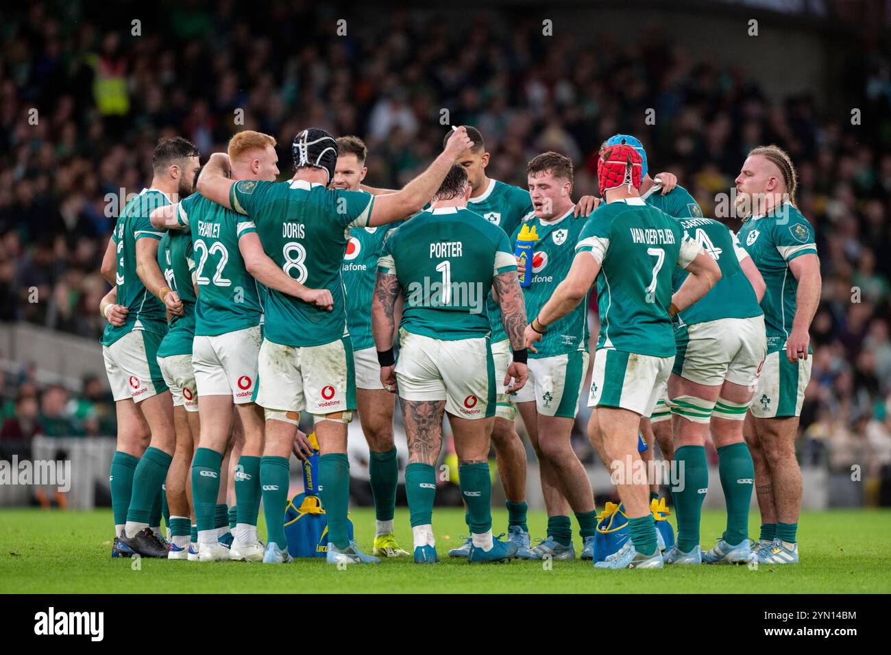 Dublino, Irlanda. 24 novembre 2024. La squadra di rugby irlandese in un huddle durante la partita delle Autumn Nations Series tra Irlanda e Figi all'Aviva Stadium di Dublino, Irlanda, il 23 novembre 2024 (foto di Andrew SURMA/ Credit: SIPA USA/Alamy Live News Foto Stock