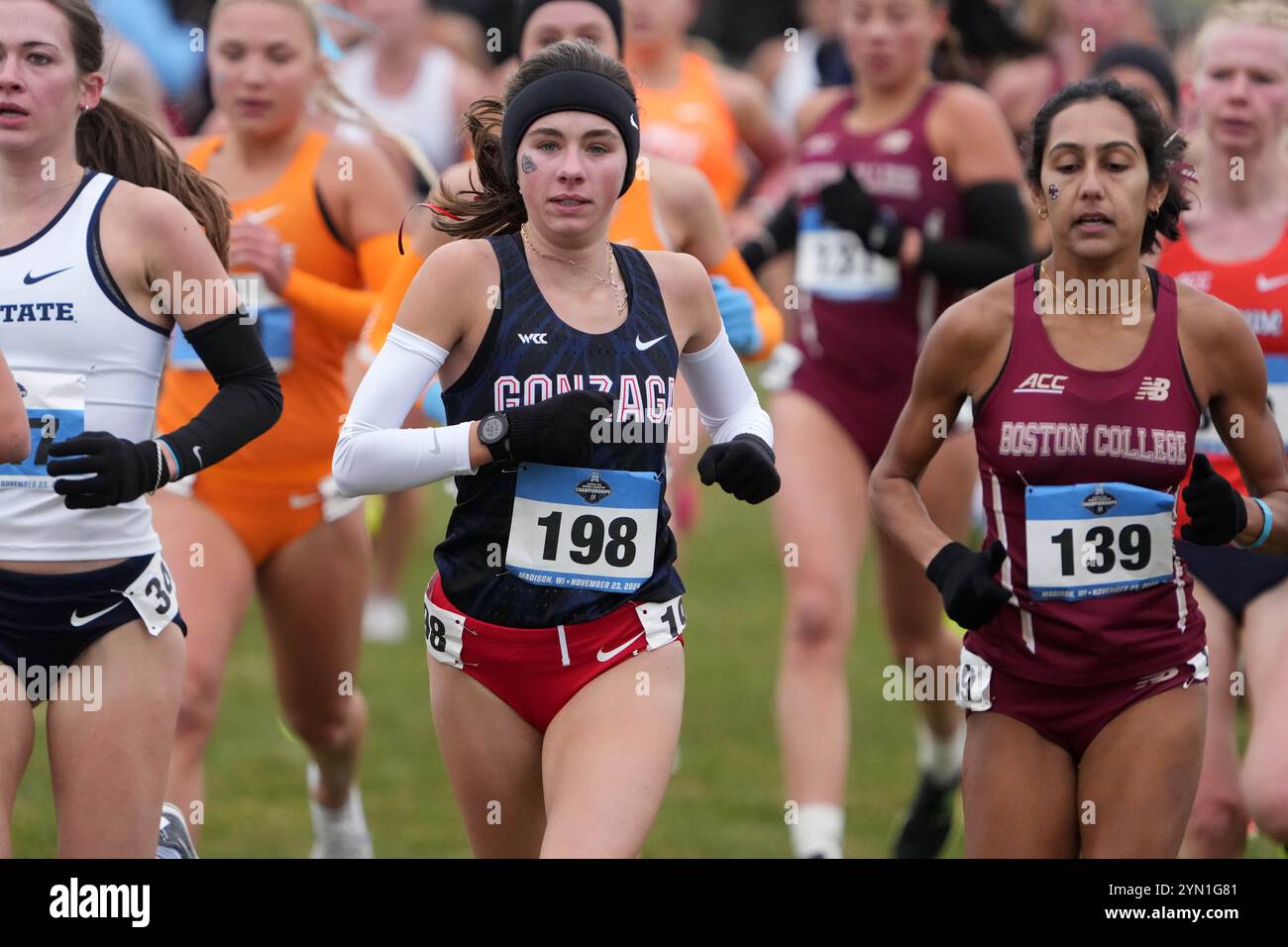 Madison, Wisconsin, Stati Uniti. 23 novembre 2024. Jessica Frydenlund di Gonzaga corre nella gara femminile durante i campionati NCAA di fondo al Thomas Zimmer Championship Course, sabato 23 novembre 2024, a Madison, Wisc. Crediti: Kirby Lee/Alamy Live News Foto Stock