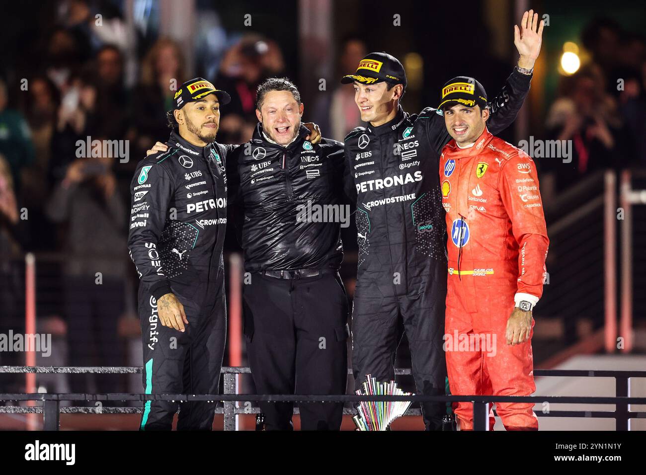 Las Vegas, Nevada, Stati Uniti. 23 novembre 2024. I piloti vincenti salgono sul podio alla conclusione del Gran Premio d'Argento di Formula 1 Heineken Las Vegas 2024 sul Las Vegas Street Circuit di Las Vegas, Nevada. Christopher Trim/CSM/Alamy Live News Foto Stock