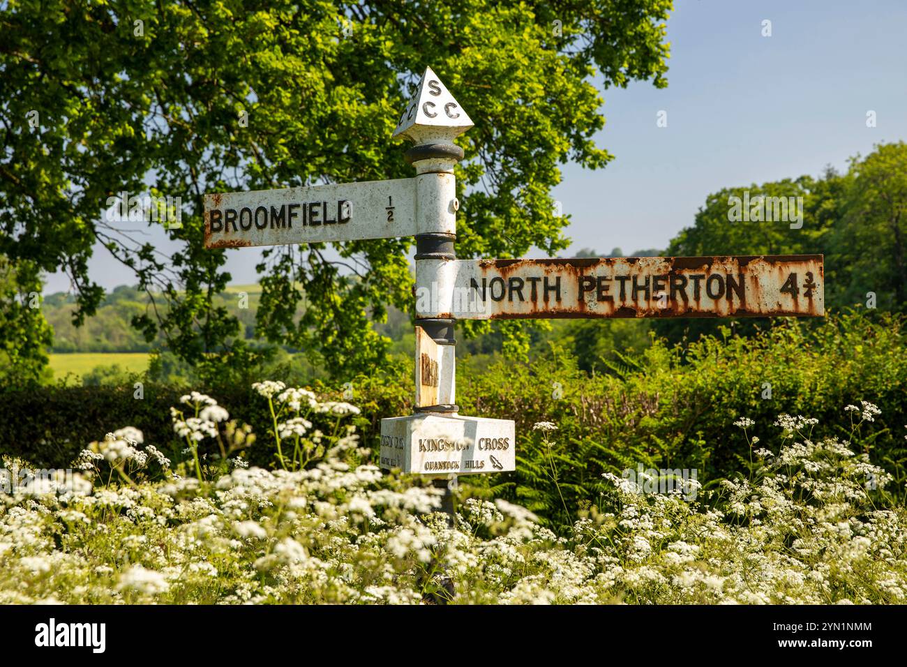 Regno Unito, Inghilterra, Somerset, Quantocks, Broomfield, Kingston Cross, segnale stradale Foto Stock