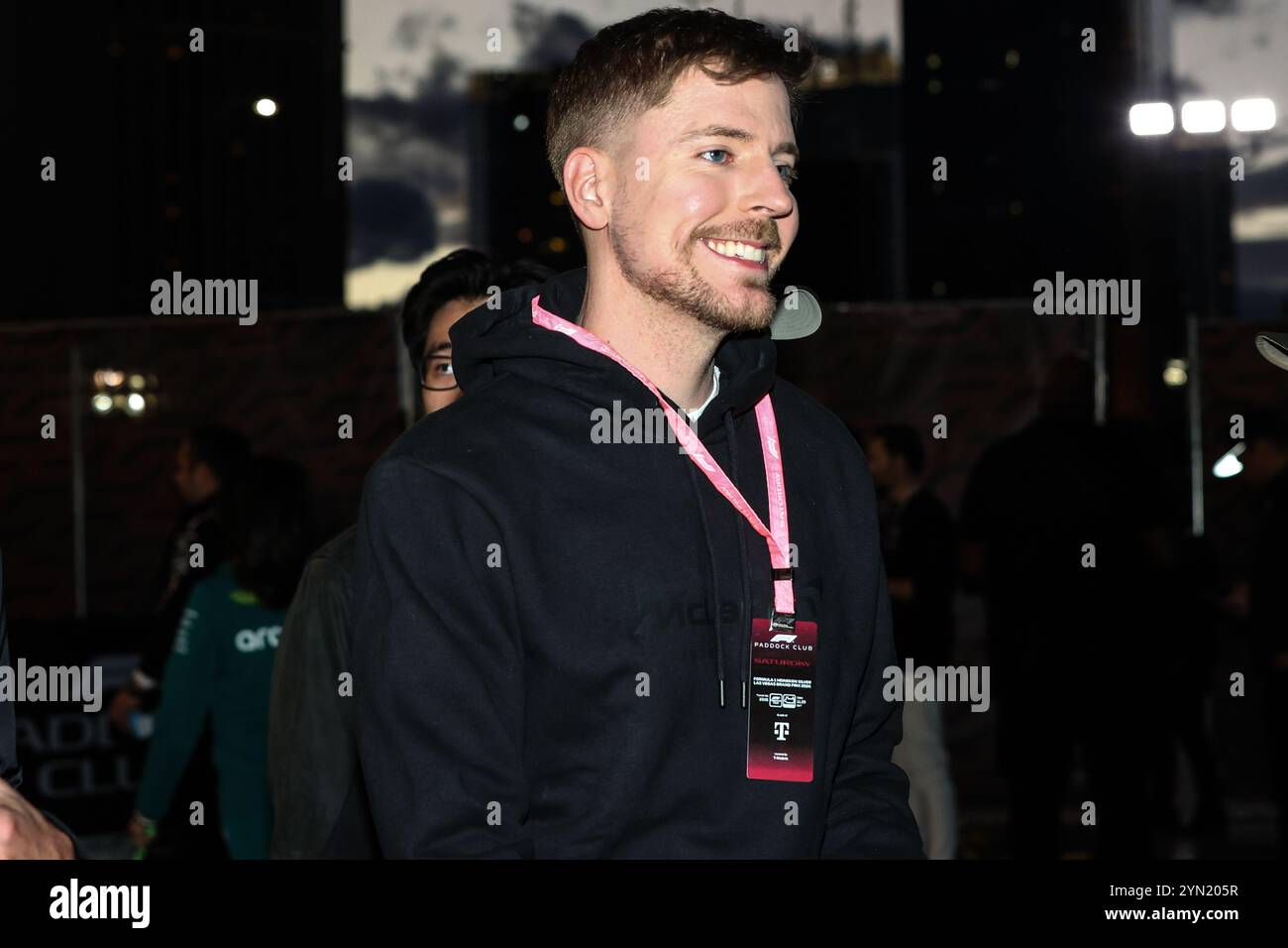 Signor 23 novembre 2024. Beast, alias Jimmy Donaldson, partecipa al Gran Premio d'Argento di Formula 1 Heineken di Las Vegas 2024 sul Las Vegas Street Circuit di Las Vegas, Nevada. Christopher Trim/CSM/Alamy Live News Foto Stock