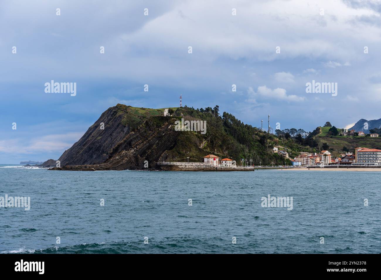 Vista panoramica dell'incantevole città di Ribadesella nelle Asturie, Spagna Foto Stock