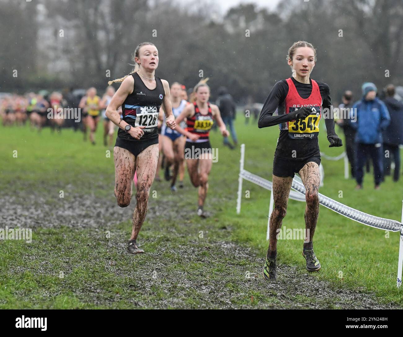 Liverpool, Regno Unito. 23 novembre 2024. Mia Waldmann (3547) di Reading AC gareggia nella gara senior e femminile u23 al British Athletics Cross Challenge, Sefton Park, Liverpool UK il 23 novembre 2024. Foto di Gary Mitchell Credit: Gary Mitchell, GMP Media/Alamy Live News Foto Stock