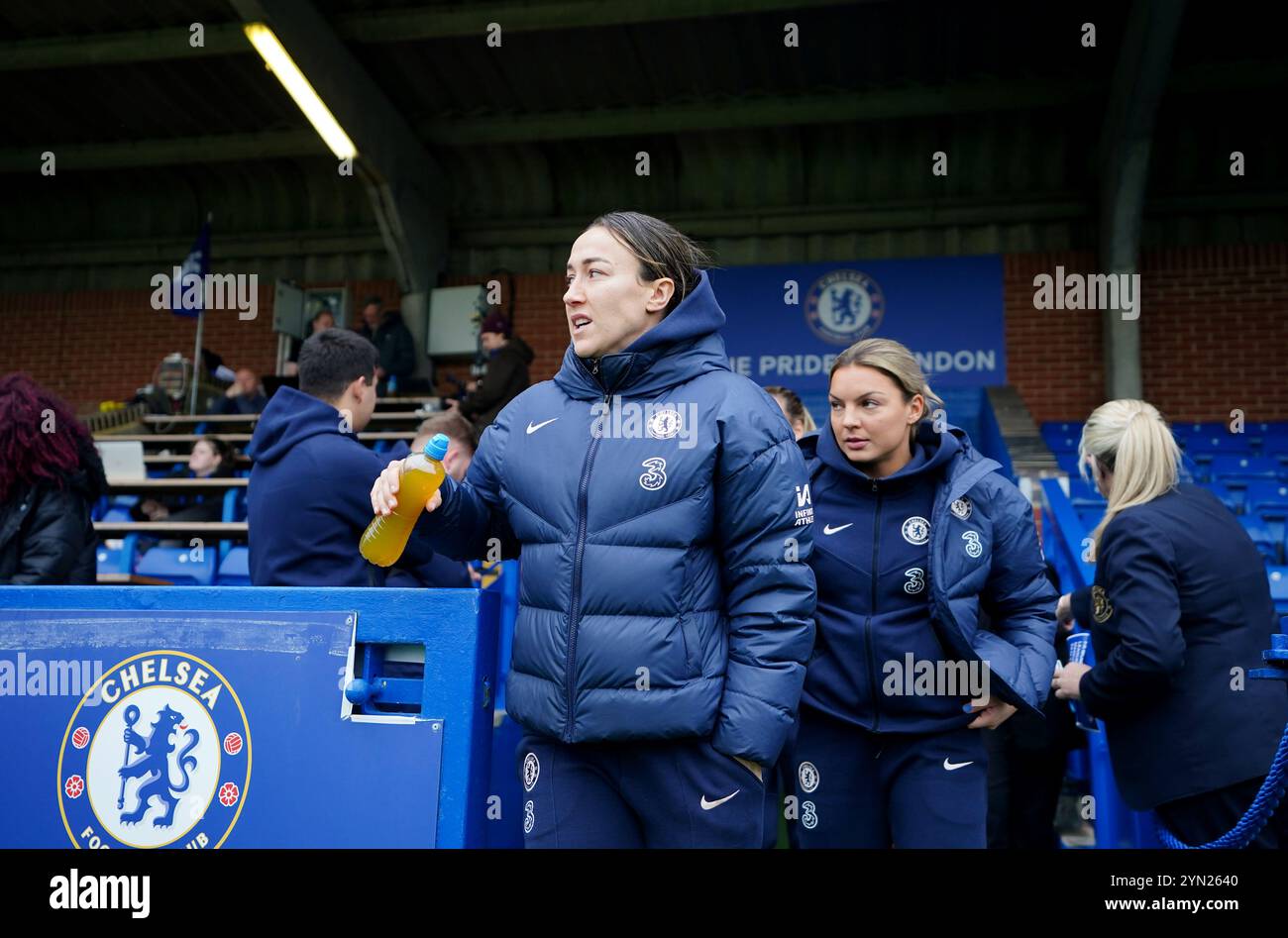 Lucy Bronze del Chelsea arriva prima del Barclays Women's Super League Match a Kingsmeadow, Londra. Data foto: Domenica 24 novembre 2024. Foto Stock