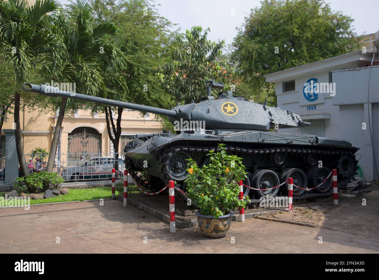 CITTÀ DI CHI MINH, VIETNAM - 19 DICEMBRE 2015: Il carro armato americano M41 Walker Bulldog al Museo della città di ho chi Minh. Vietnam Foto Stock