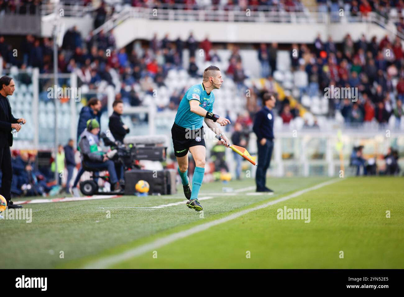 Torino, Italia. 24 novembre 2024. Refree durante la partita di serie A italiana tra Torino FC e AC Monza il 24 novembre 2024 allo Stadio Olimpico ''grande Torino, Italia, Credit: Nderim Kaceli/Alamy Live News Foto Stock