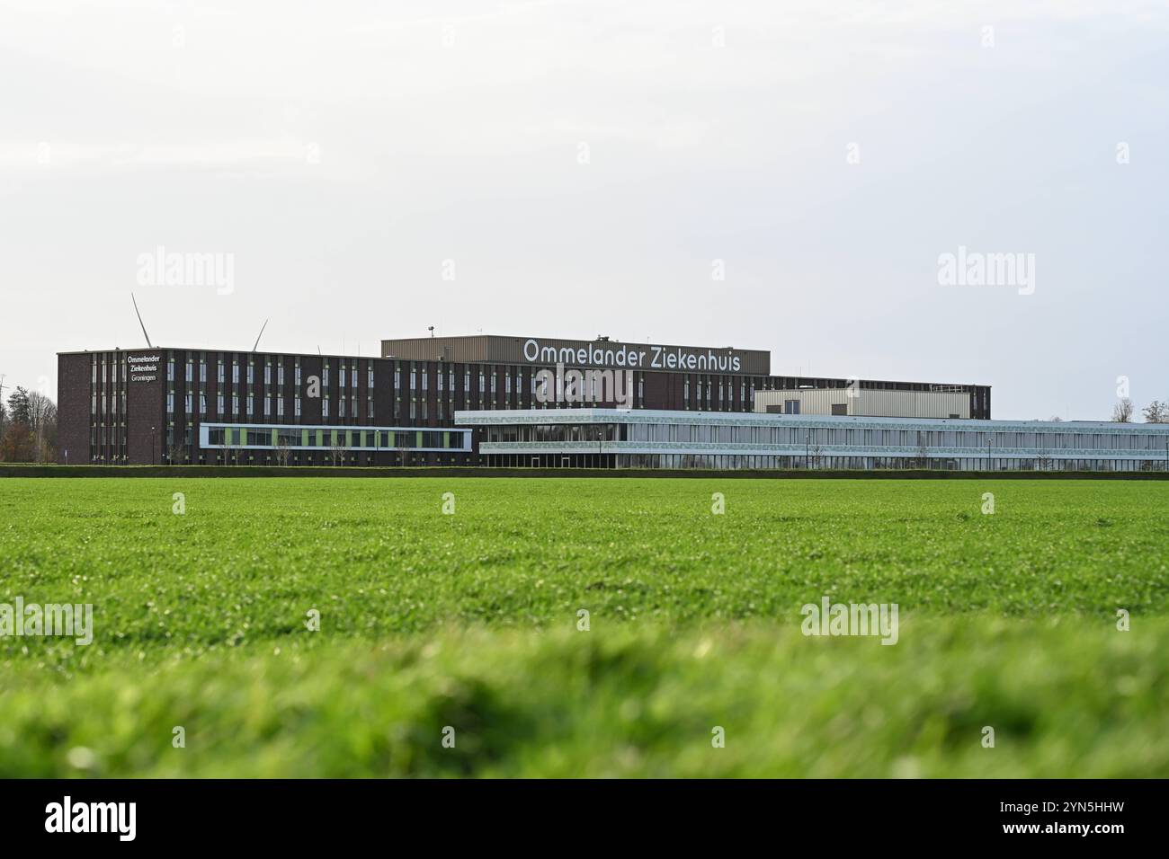 Niederländische Zentralklinik macht Millionen-Verluste. Blick auf die niederländische Zentralklinik Ommelander Ziekenhuis in der Provinz Groningen. Niederländischen Medien zufolge macht das Krankenhaus derzeit Millionen-Verluste. Scheemda Groningen Niederlande *** l'ospedale centrale olandese fa milioni di perdite Vista dell'ospedale centrale olandese Ommelander Ziekenhuis nella provincia di Groningen secondo i media olandesi, l'ospedale sta attualmente facendo milioni di perdite Scheemda Groningen Paesi Bassi Copyright: Xdiebildwerftx Foto Stock