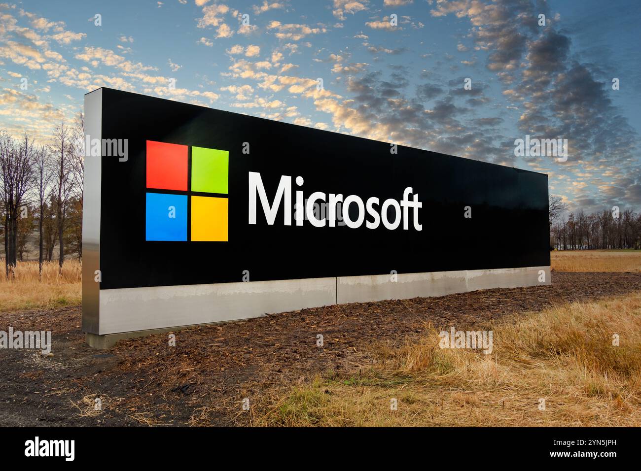 FARGO, ND, Stati Uniti, 19 NOVEMBRE 2024: Segno esterno e logo del marchio dell'ufficio vendite regionale Microsoft. Foto Stock