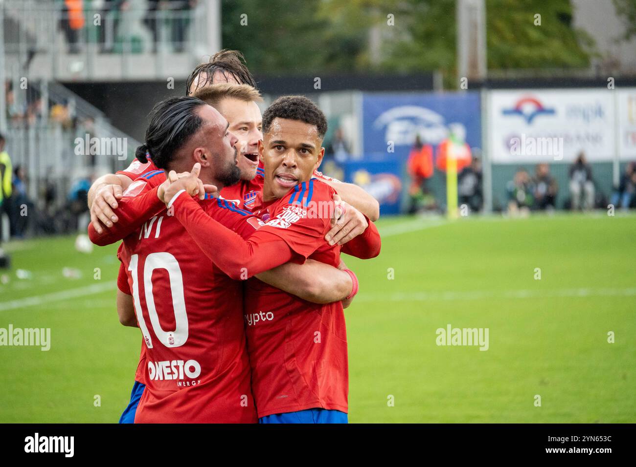 Giocatori del Raków Częstochowa Michael Ameyaw e ivi López dopo aver segnato un gol contro Radomiak Radom. Foto Stock