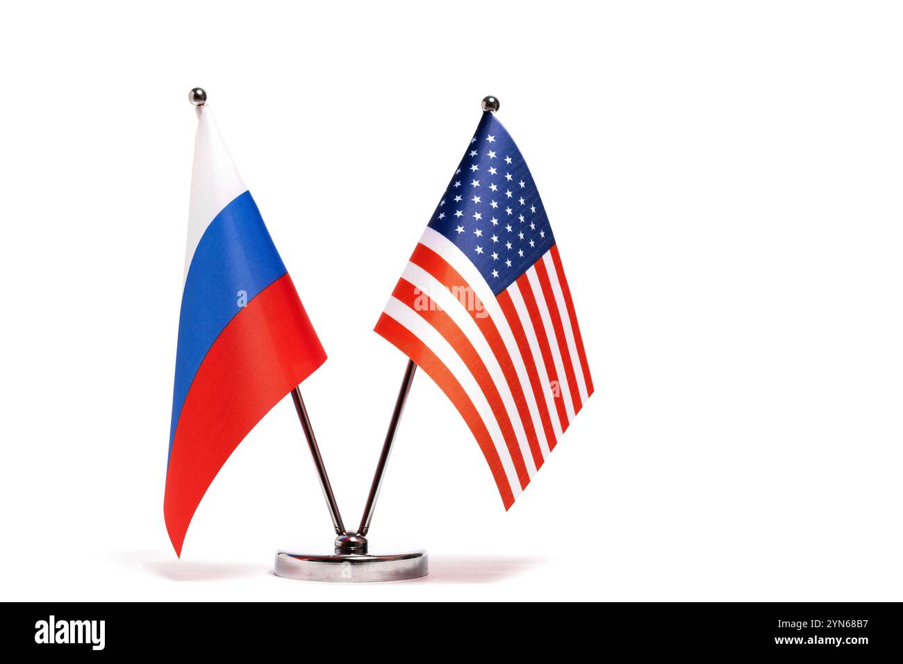 Bandiera della Russia e degli Stati Uniti d'America su sfondo bianco Foto Stock