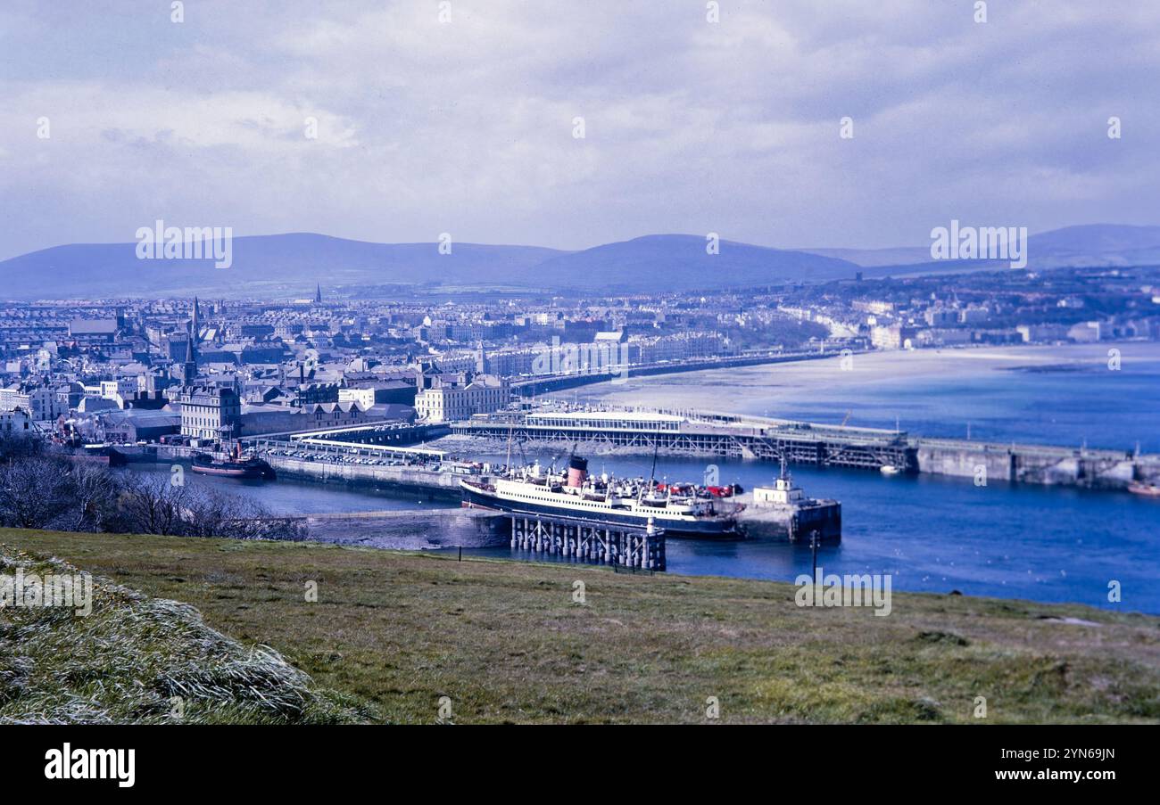 Foto storica della nave attraccata nel porto, Douglas Bay, terminal marittimo dell'Isola di Man negli anni '1960 Foto Stock