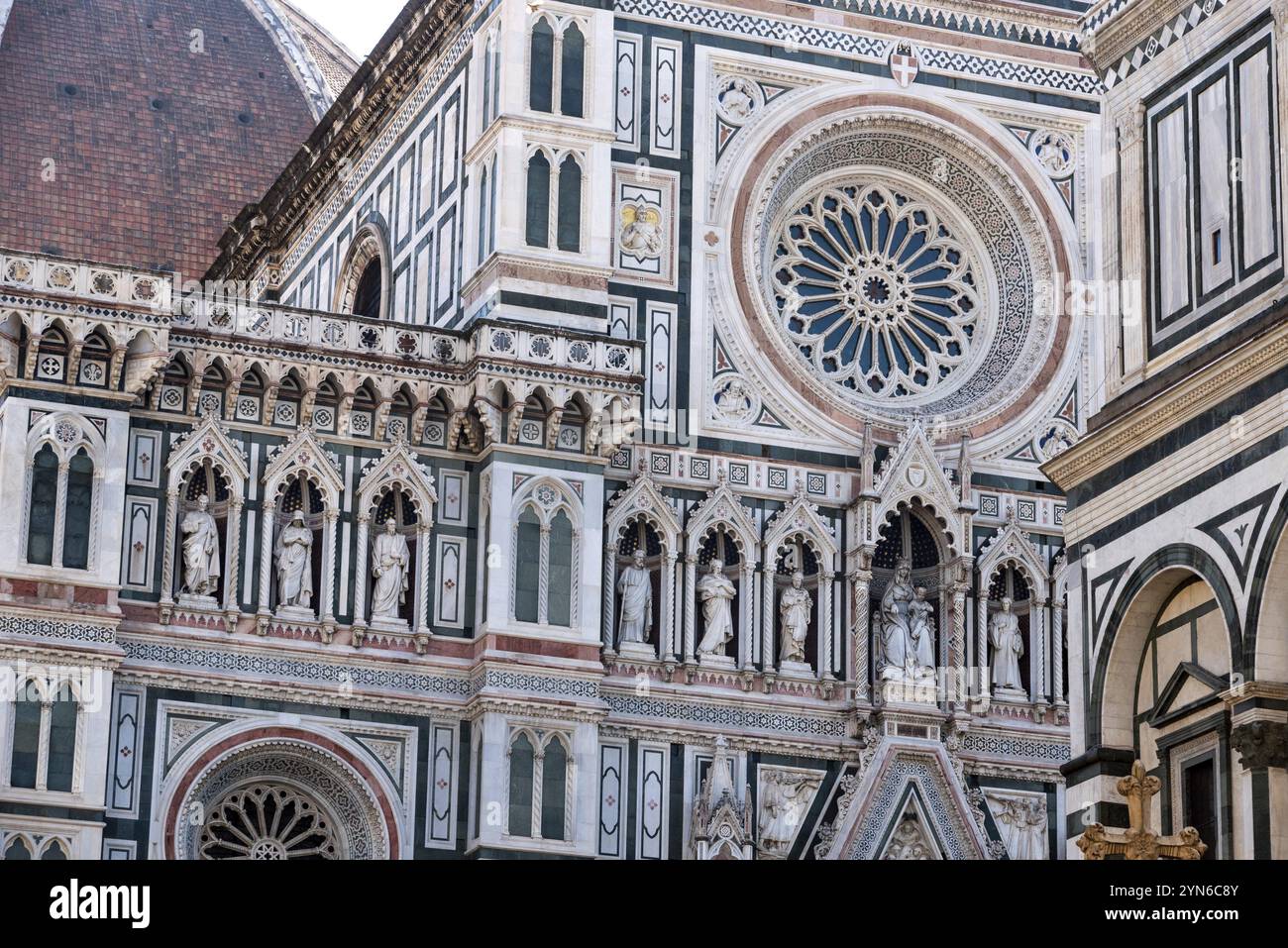 Facciata neogotica della cattedrale rinascimentale di Santa Maria del Fiore a Firenze, Italia, Europa Foto Stock