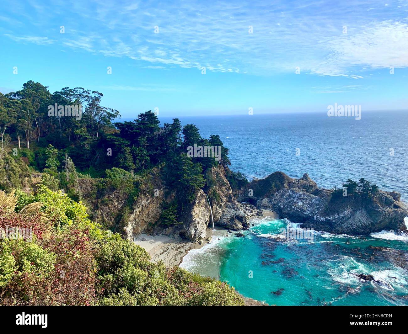 Costa della California a Pfeiffer State Beach e McWay Falls, Big Sur Foto Stock