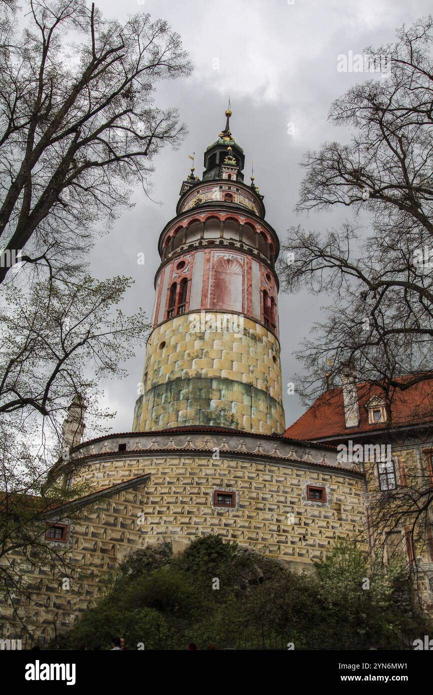 Iconico castello medievale a Cesky Krumlov in autunno, Repubblica Ceca, Europa Foto Stock