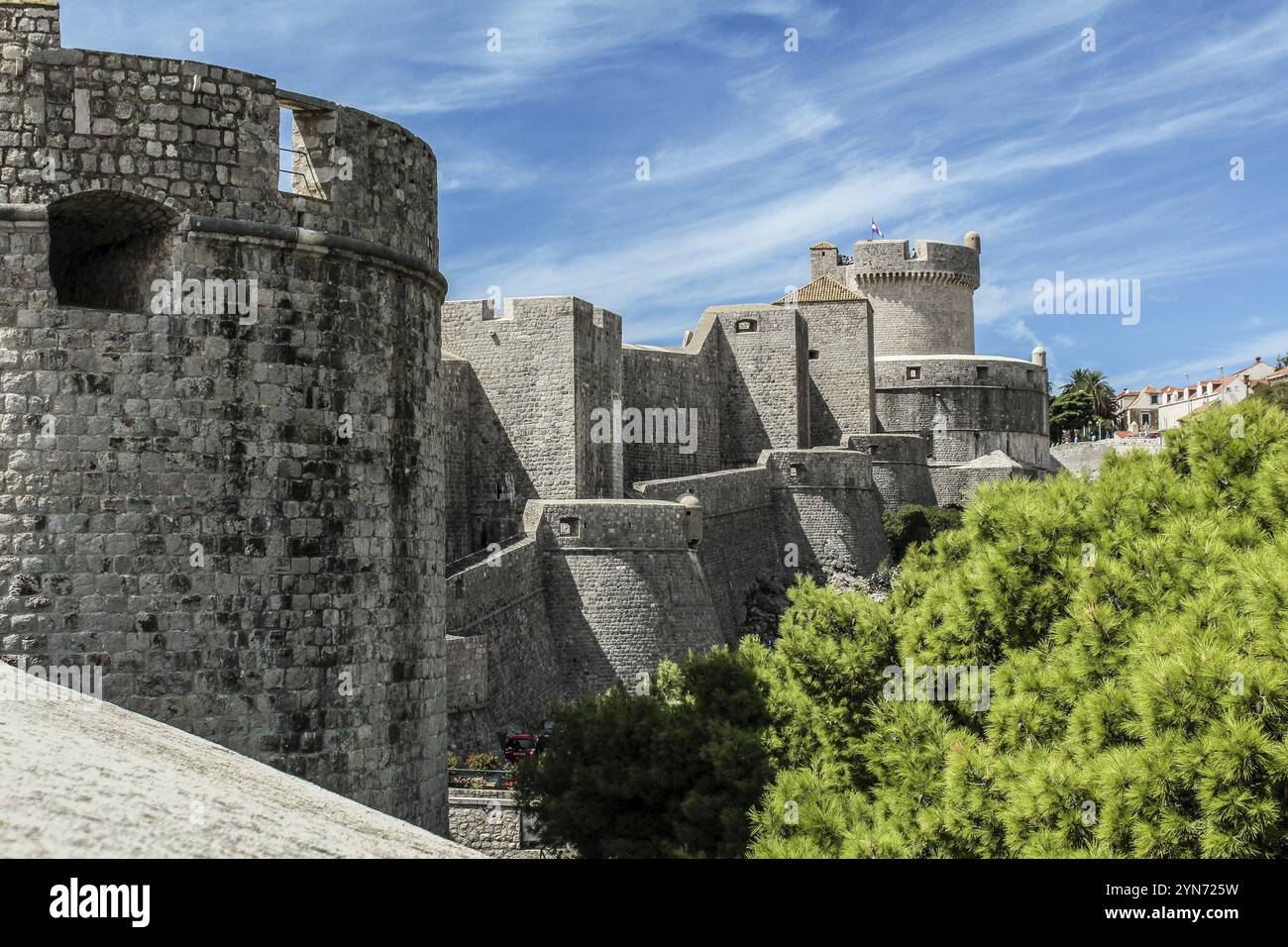 Le famose mura della città di Dubrovnik, Croazia, Europa Foto Stock