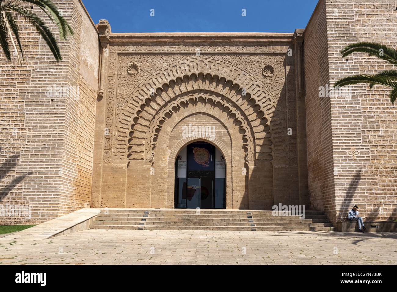 Porta panoramica Bab Rouah nel centro della città di Rabat, oggi galleria d'arte, Marocco, Africa Foto Stock