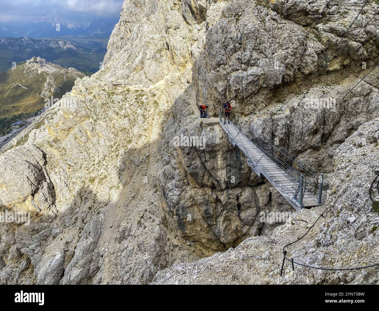 Escursione avventurosa fino al monte Lagazuoi nelle Alpi dolomitiche, pronevica autonoma del Sud Tirolo in Italia Foto Stock