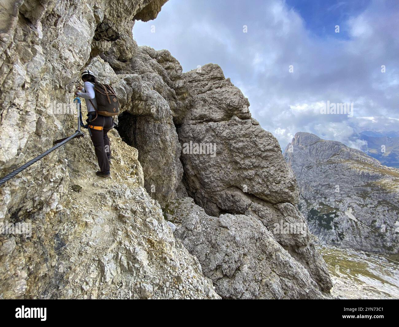 Escursione avventurosa fino al monte Lagazuoi nelle Alpi dolomitiche, pronevica autonoma del Sud Tirolo in Italia Foto Stock