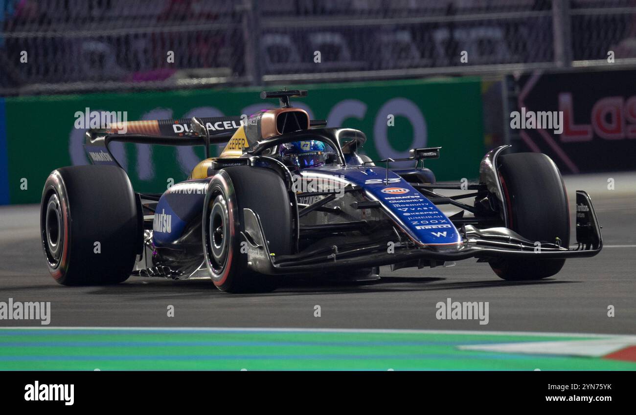 22 novembre 2024 Las Vegas NV, USA Williams Racing pilota Alex Albon (23) del Team Thailand in uscita dalla zona T Mobile allo Sphere durante la Formula 1 Heineken Sliver Las Vegas Grand Qualifying a Las Vegas, NV Thurman James/CSM Foto Stock