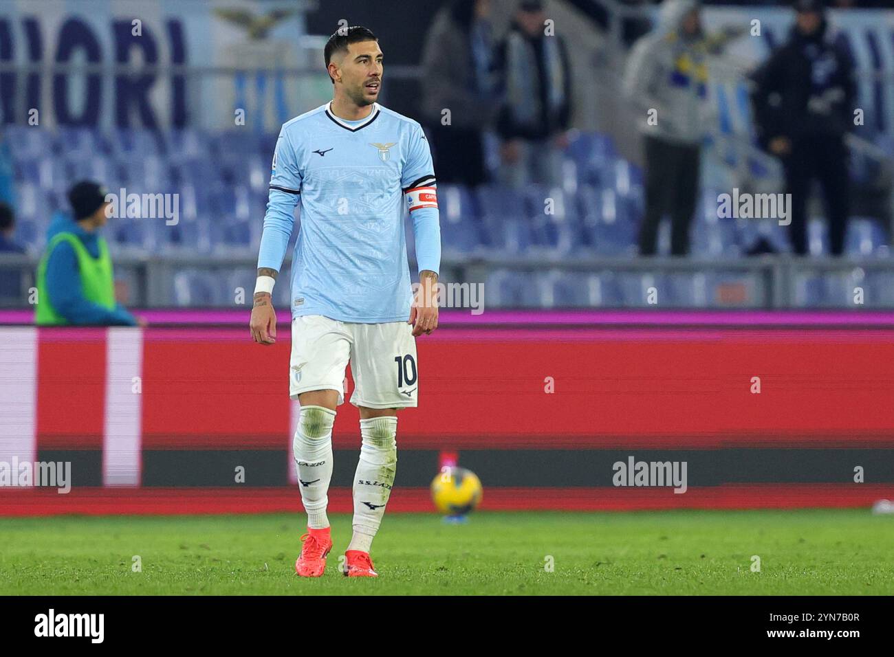 Roma, Italia. 24 novembre 2024. Mattia Zaccagni della Lazio festeggia dopo aver segnato 2-0 gol nel campionato italiano di serie A tra SS Lazio e Bologna FC il 24 novembre 2024 allo Stadio Olimpico di Roma. Crediti: Federico Proietti / Alamy Live News Foto Stock