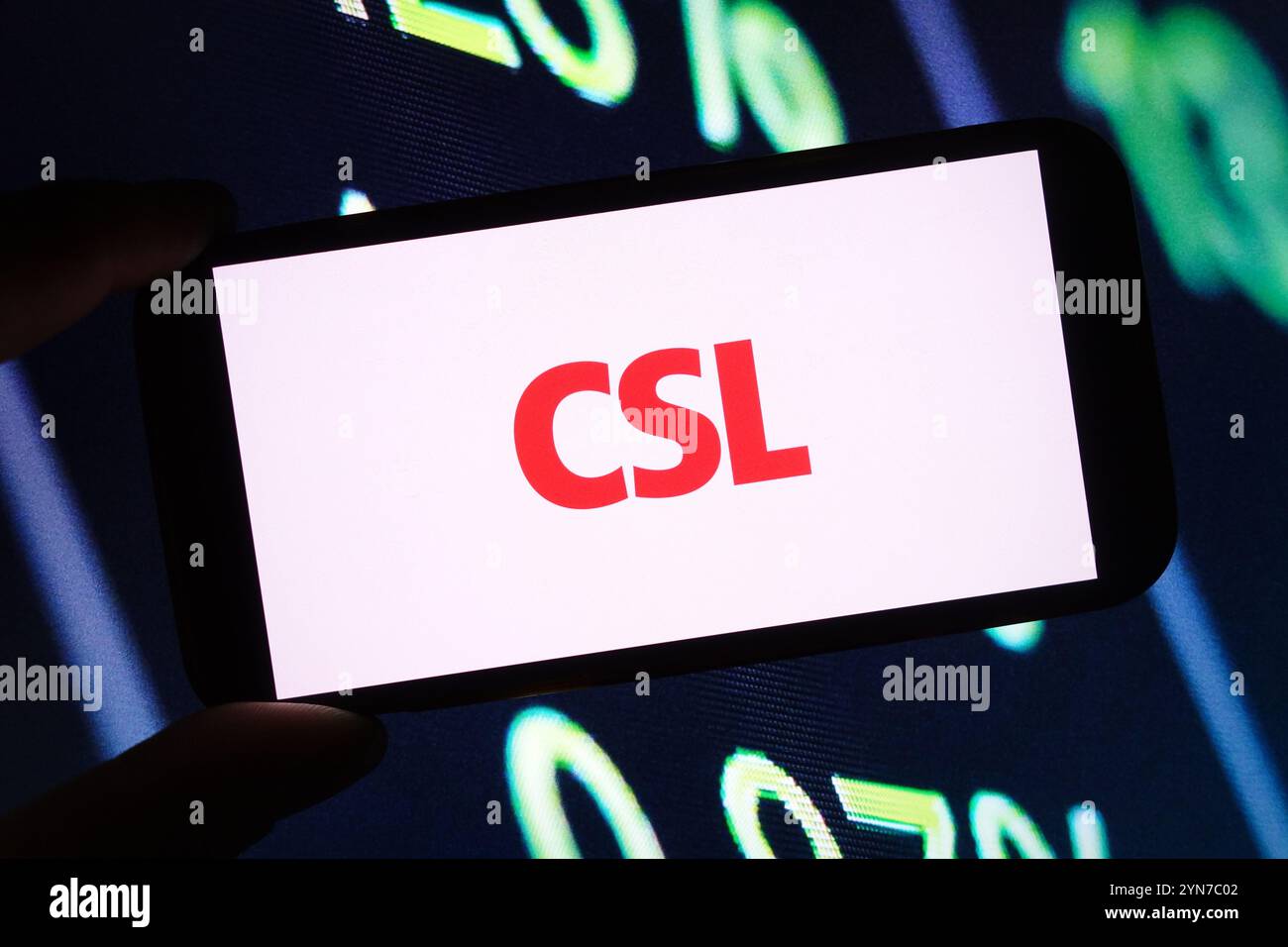 In questa immagine, il logo aziendale CSL viene visualizzato sullo schermo di uno smartphone. Foto Stock