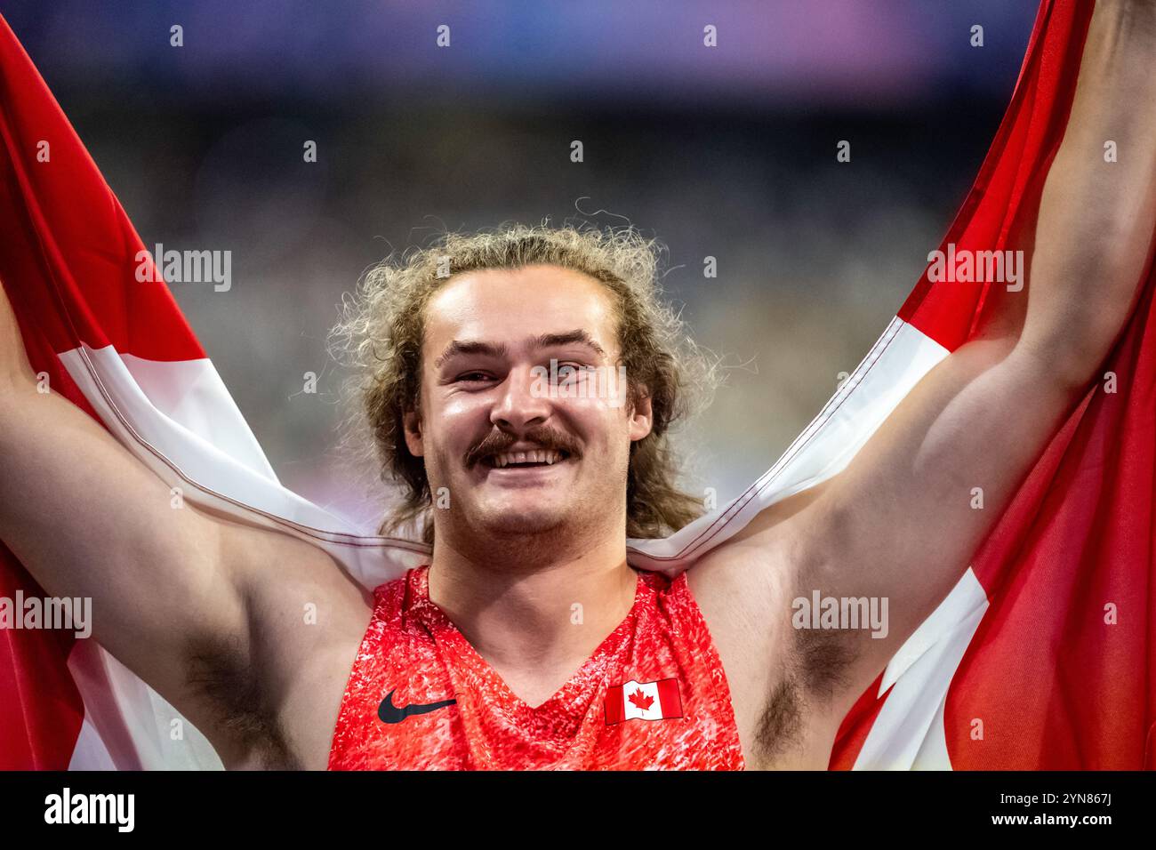 Ethan Katzberg (CAN), vince la medaglia d'oro nel lancio del martello maschile ai Giochi Olimpici estivi del 2024. Foto Stock