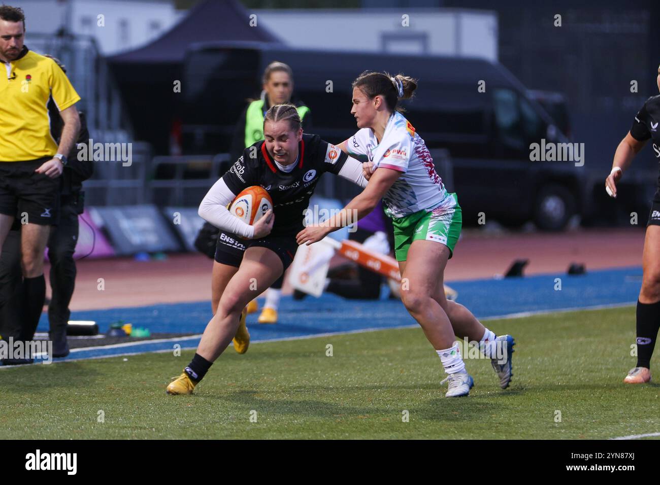 Londra, Regno Unito. 24 novembre 2024. Jemma-Jo Linkins (Saracens) con il pallone durante la partita Saracens Women vs Harlequins Women 'The Duel' allo Stonex Stadium per la settima giornata della Premiership Women's Rugby 2024/25. UK © ️ crediti: Elsie Kibue/Alamy Live News Foto Stock