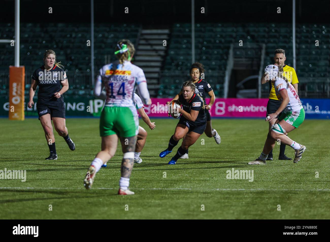 Londra, Regno Unito. 24 novembre 2024. May Campbell (Saracens) con il pallone durante la partita Saracens Women vs Harlequins Women 'The Duel' allo Stonex Stadium per la settima giornata della Premiership Women's Rugby 2024/25. UK © ️ crediti: Elsie Kibue/Alamy Live News Foto Stock