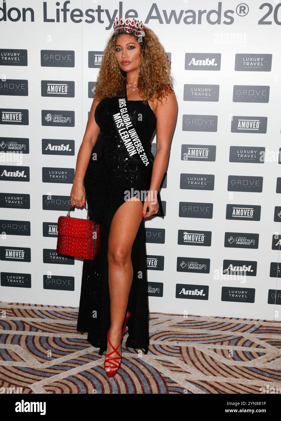 Londra, Regno Unito. 4 novembre 2024. Aliyah Rahal, alias Mrs Global Universe Lebenon 2024, partecipa ai London Lifestyle Awards 2024 tenutosi presso il Royal Lancaster Hotel di Londra. (Foto di Mario Mitsis/SOPA Images/Sipa USA) credito: SIPA USA/Alamy Live News Foto Stock
