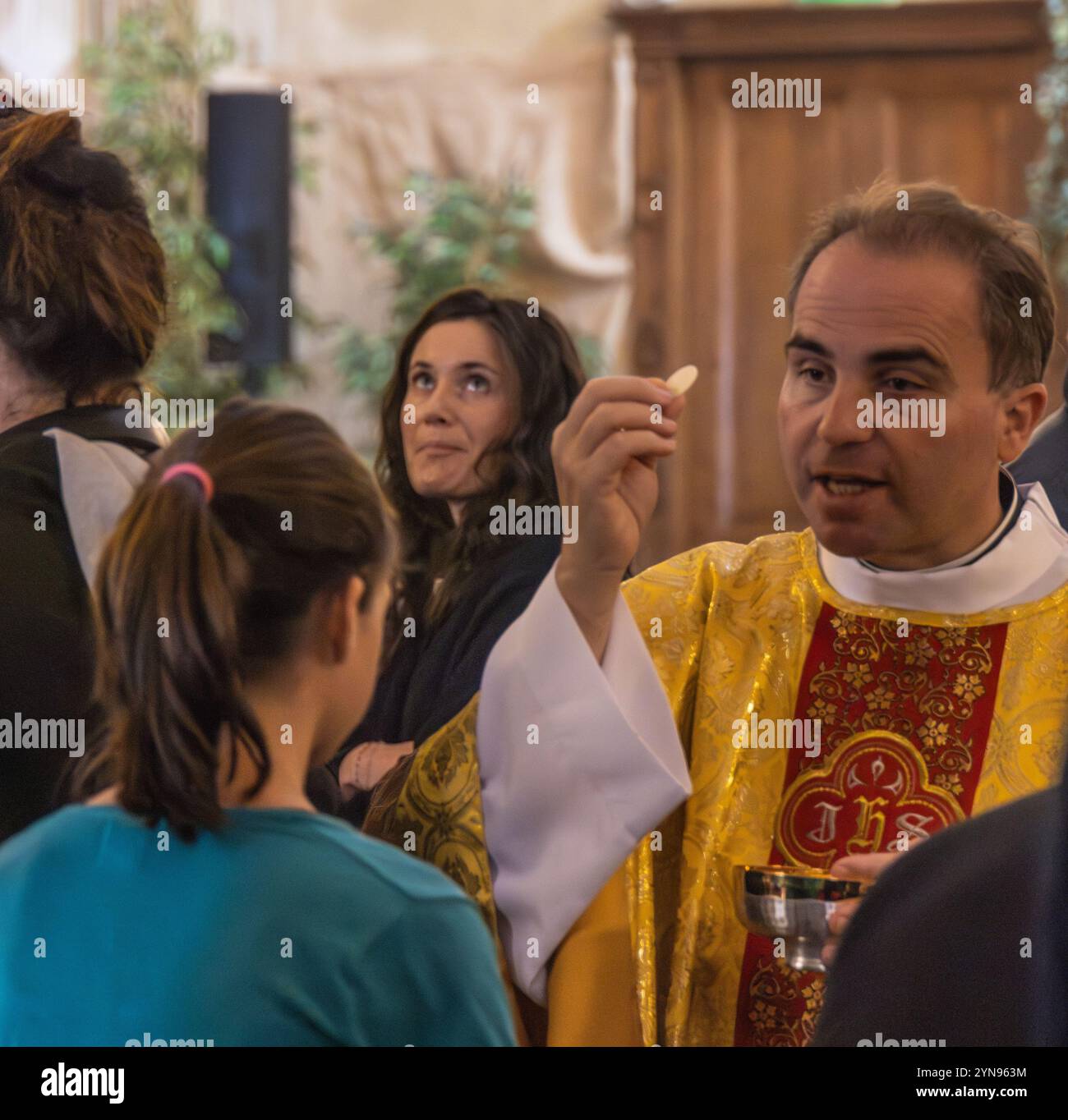 FRANCIA. CORSE-DU-SUD (2A) AJACCIO, CATTEDRALE NOTRE-DAME DE L'ASSOMPTION (SANTA MARIA ASSUNTA). MESSA DOMENICALE. L'OSPITE DATO DAL VICARIO GENERALE DEL TH Foto Stock