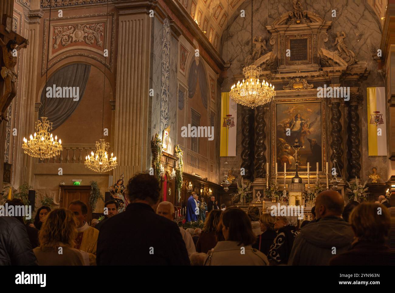 FRANCIA. CORSE-DU-SUD (2A) AJACCIO, CATTEDRALE NOTRE-DAME DE L'ASSOMPTION (SANTA MARIA ASSUNTA). MESSA DOMENICALE Foto Stock
