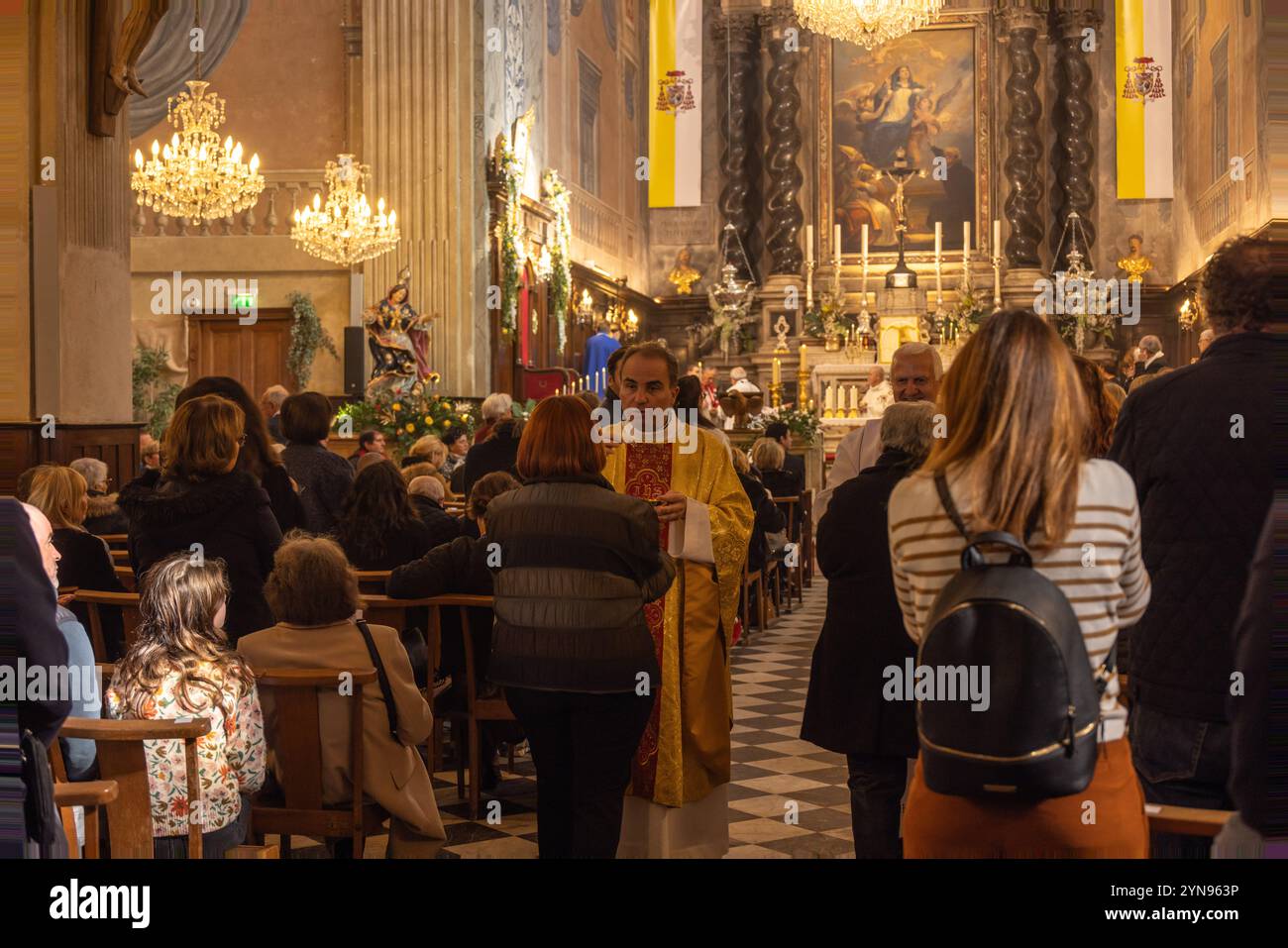 FRANCIA. CORSE-DU-SUD (2A) AJACCIO, CATTEDRALE NOTRE-DAME DE L'ASSOMPTION (SANTA MARIA ASSUNTA). MESSA DOMENICALE Foto Stock